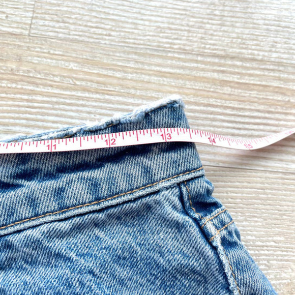 Zara High Waist Distressed Denim Shorts |‎ Size 4 - Picture 4 of 7